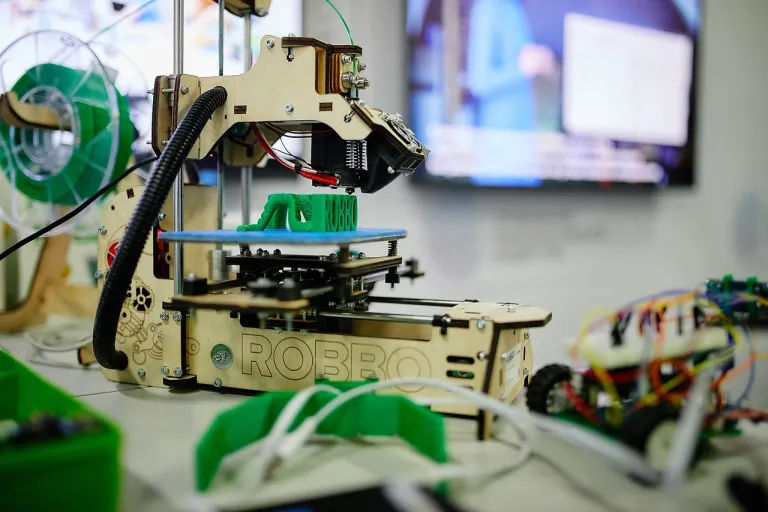 3D-Drucker druckt das Robbo Club Logo