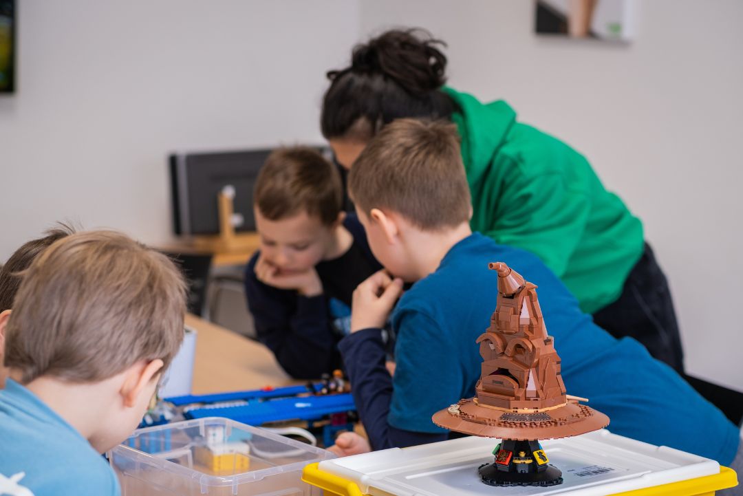Der sprechende Hut aus LEGO