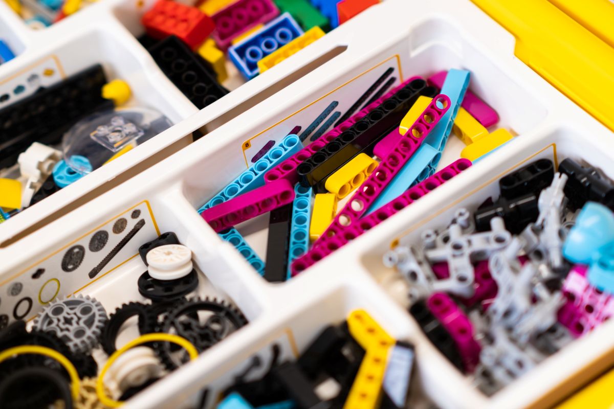 Bunte LEGO Spike Bauteile - hochwertige Materialien für kreative Projekte