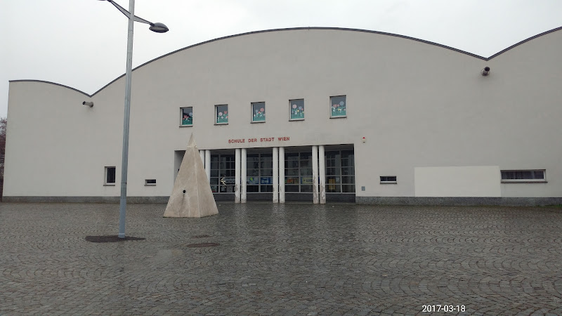 Tesarekplatz 4 Volksschule