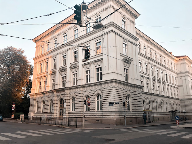 Viktor-Christ-Gasse 24 Mittelschule