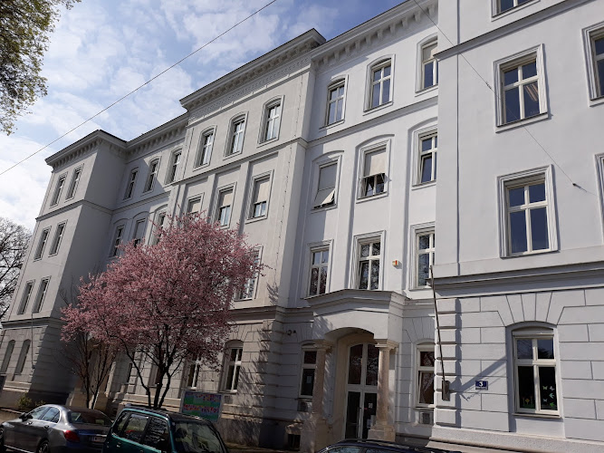 Oskar-Spiel-Gasse 3 Mittelschule