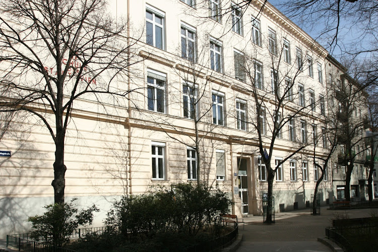 Goldschlagstraße 14-16 Volksschule