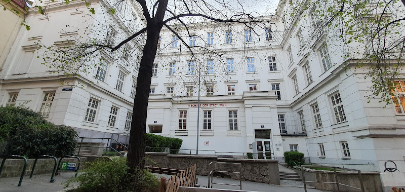 Kindermanngasse 1, derzeit p.A.: Panikengasse 31/Kreitnergasse 32 Volksschule