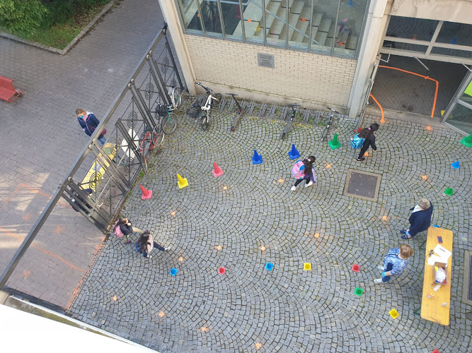 Treustraße 55 Volksschule