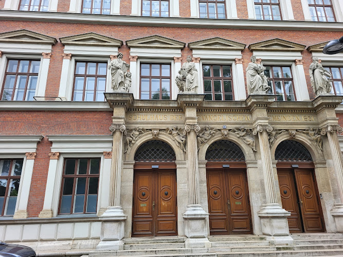 Karlsplatz 14 Mittelschule