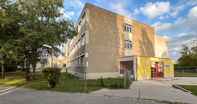 Mira-Lobe-Weg 4 Mittelschule