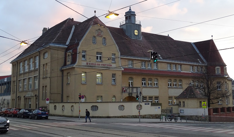 Hochsatzengasse 22-24 Volksschule