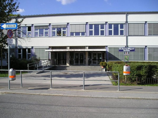Georg-Bilgeri-Straße 13 Volksschule