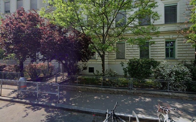 Molitorgasse 11, derzeit p.A. Rappachgasse 44, 1110 Wien Volksschule