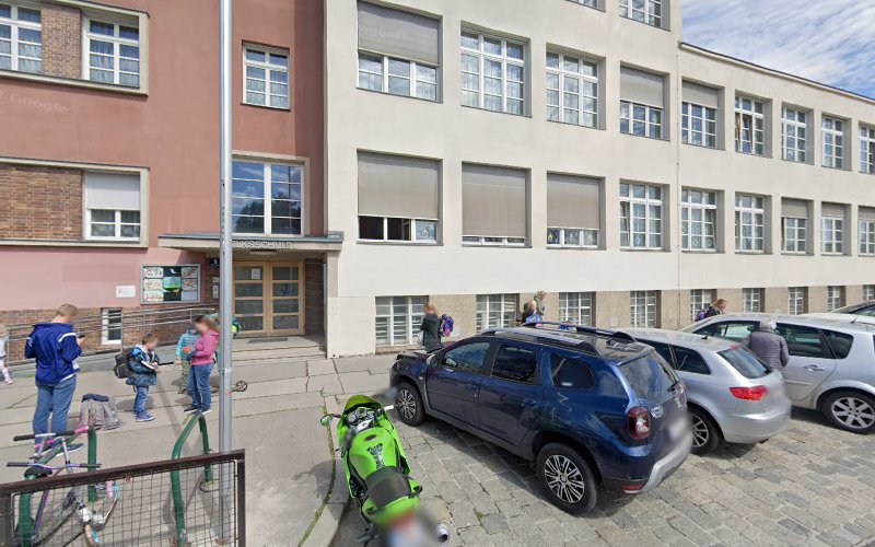 Natorpgasse 1 Volksschule