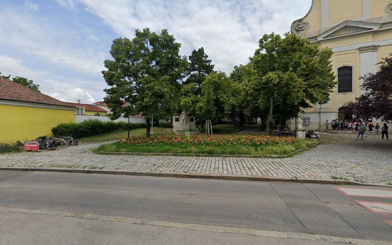 Oberlaaer Platz 1 Volksschule