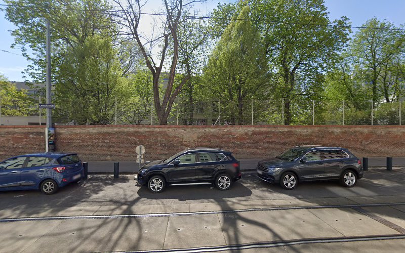 Rabbiner-Schneerson-Platz 1 Volksschule