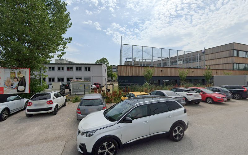 Erilaweg 3 Volksschule