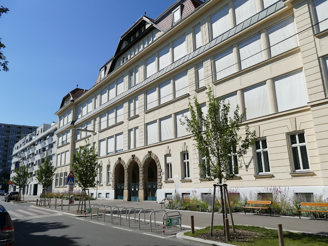 Märzstraße 178-180 Volksschule