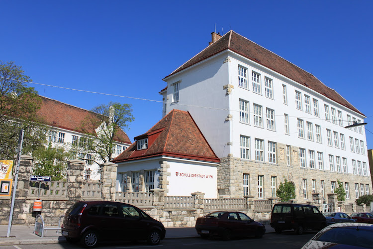 Julius-Meinl-Gasse 1 Volksschule