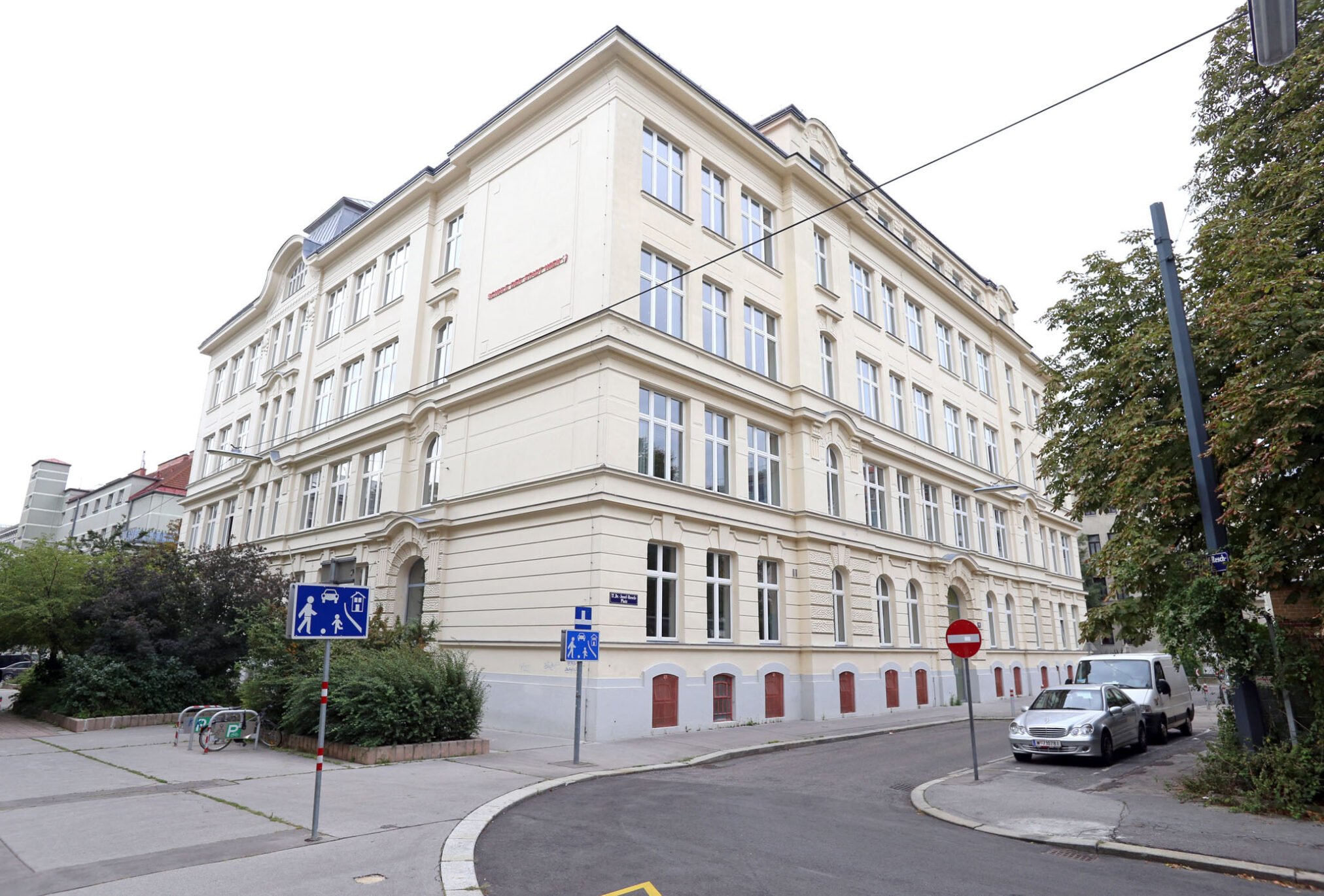 Robbo-Kurse in der GTVS - Kunterbunt Halirschgasse 25 – Robotik und Programmierung nach der Schule